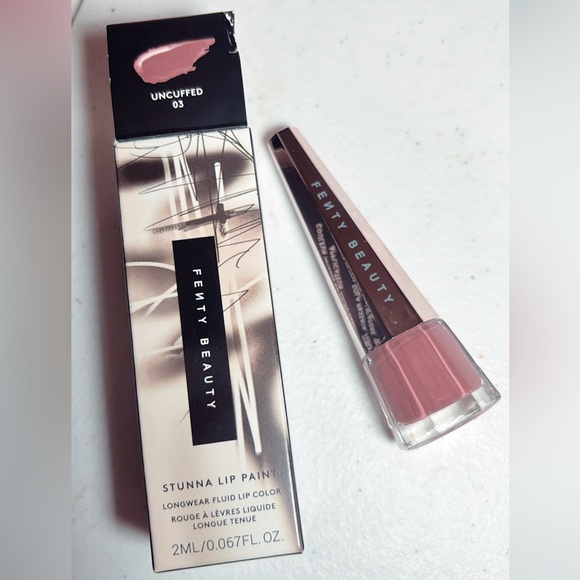 Fenty Beauty Stunna Lip Paint in Uncuffed Mauve - Picture 1 of 1